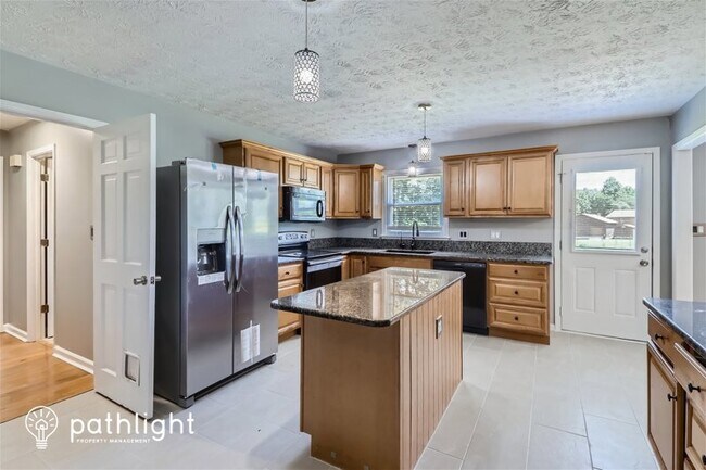 Building Photo - 130 Southwood Court