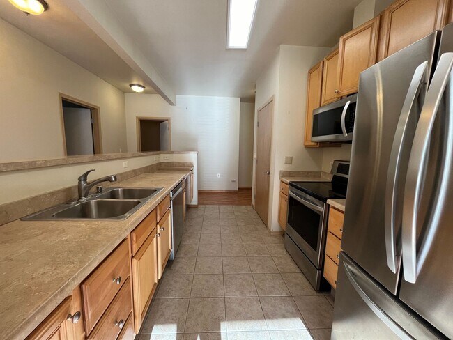 Foto del edificio - Bright 3 Bedroom Condo at the Darby Estates
