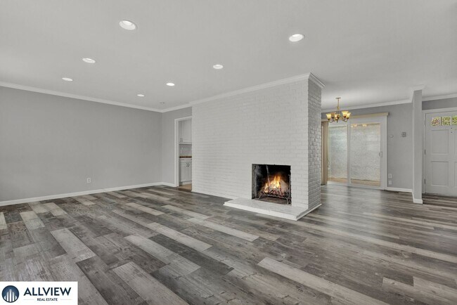 Building Photo - Serra Mesa 3 Bedroom Home with Private Yard & Oversized 2-Car Garage