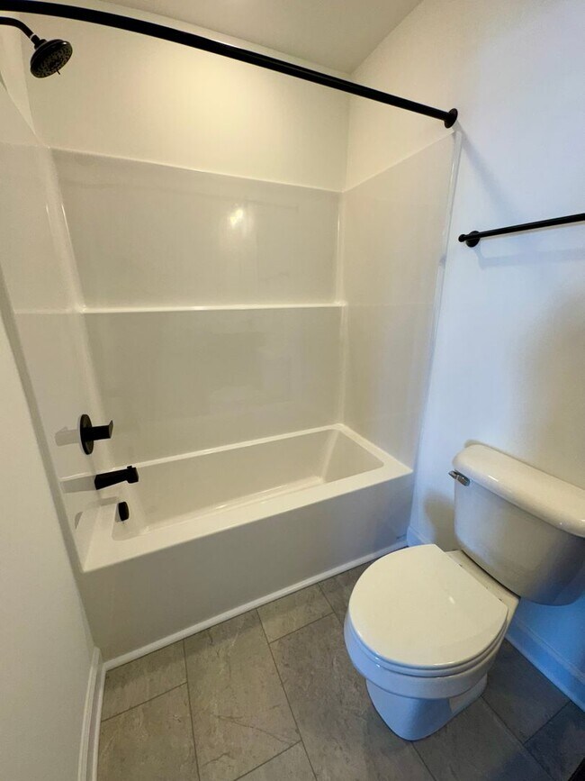 Foto del edificio - Like New Townhouse for Rent in Congers Creek