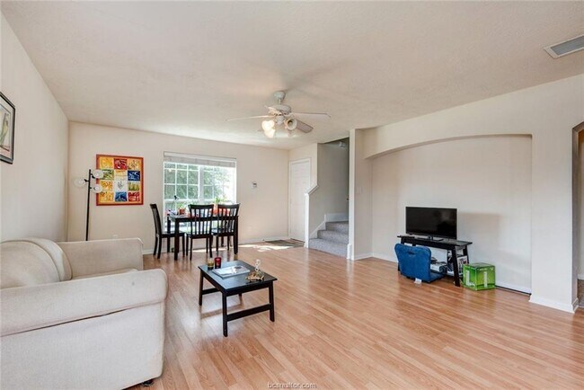 Foto del edificio - 515 Nelson Ln