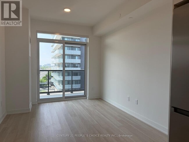 Building Photo - 5105-5105 Hurontario St