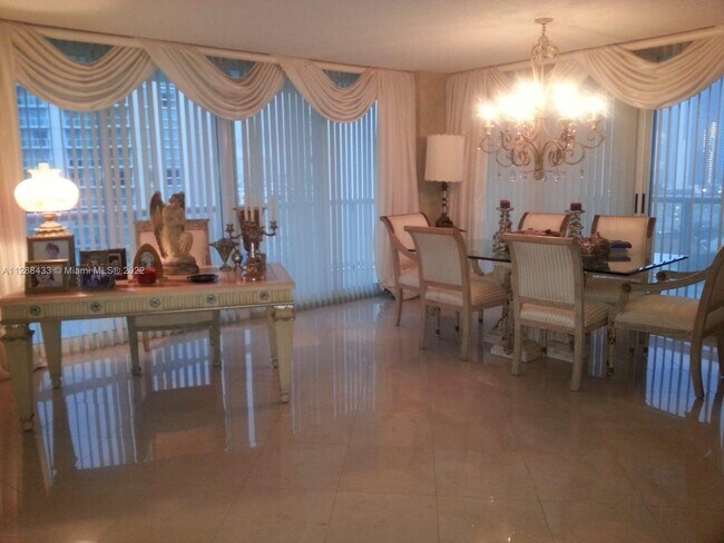 Foto del edificio - 16400 Collins Ave