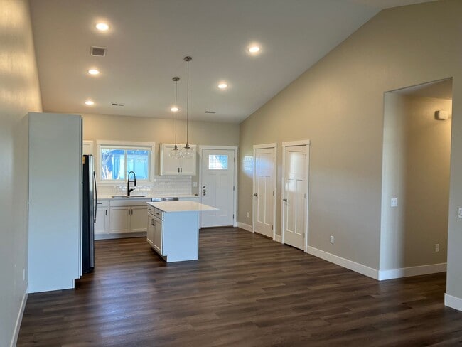 Building Photo - Beautiful West End Home