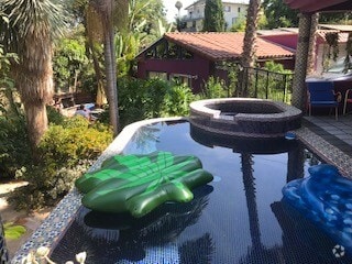Use of pool - 2425 Earl St