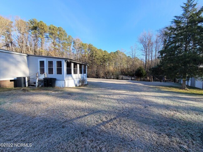Foto del edificio - 1477 Farm Life School Rd