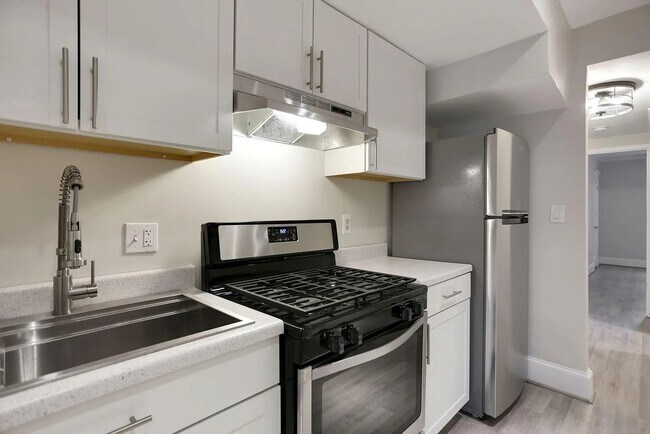 Foto del edificio - 1712 West Virginia Ave NE