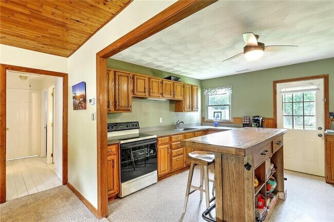 Building Photo - 52 Leroy Dr