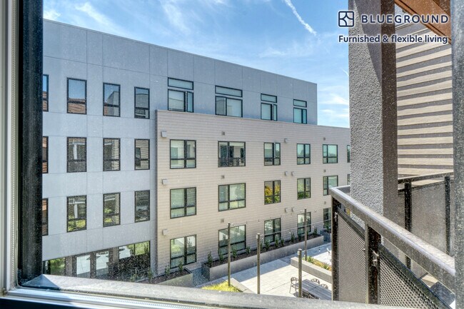 Foto del edificio - 490 W McKinley Ave