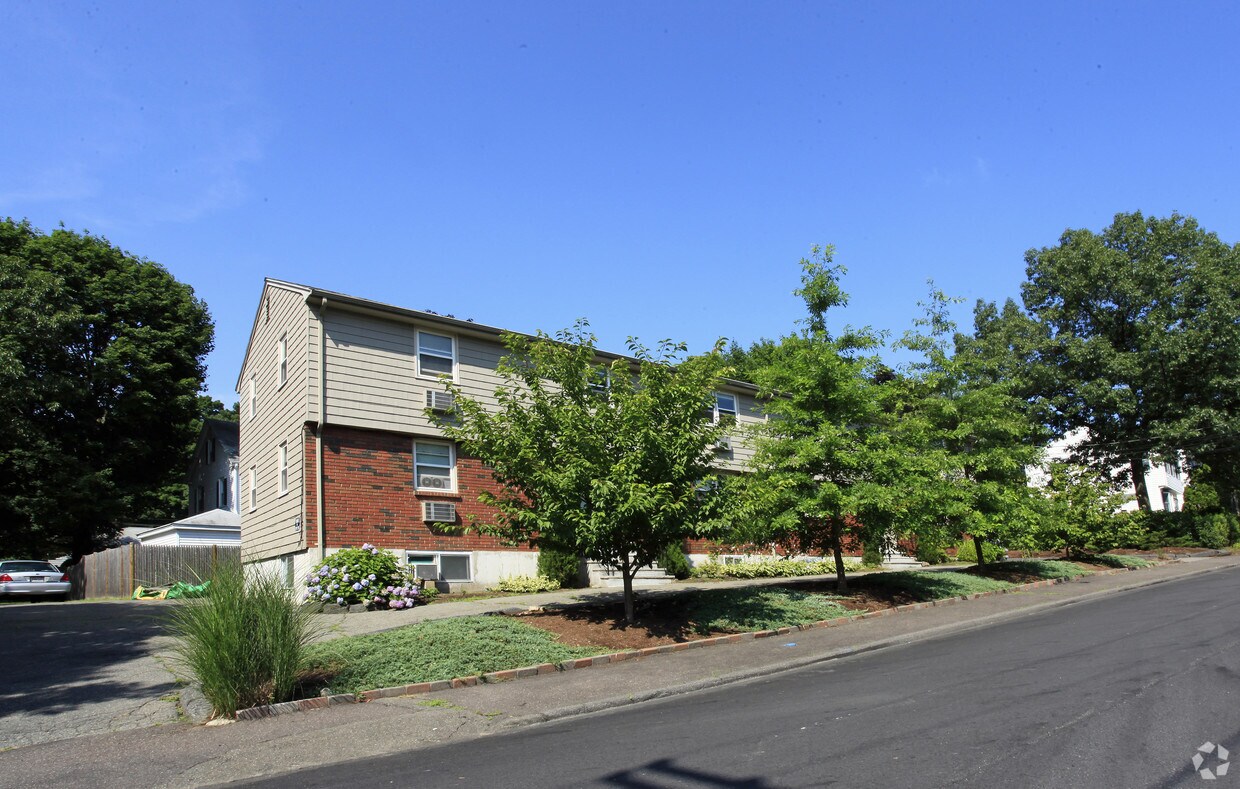 4347 N Emerson St, Wakefield, MA 01880 Apartments in Wakefield, MA