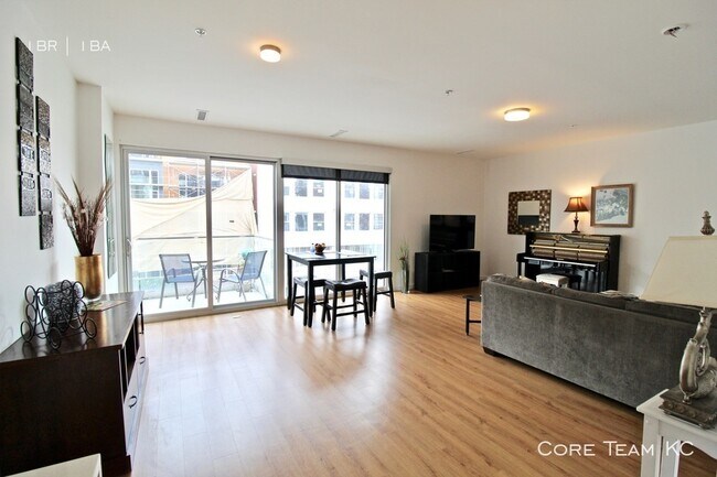 Foto del edificio - 1914 Main Large 1 Bedroom