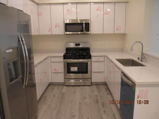 Kitchen - 4400 Cahuenga Blvd