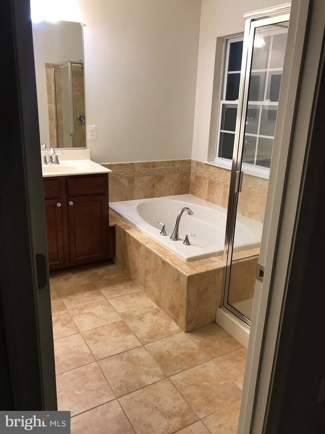 Foto principal - 9317 Silver Charm Dr