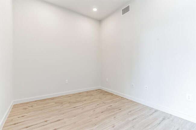 Foto del edificio - 4004 Banister Ln