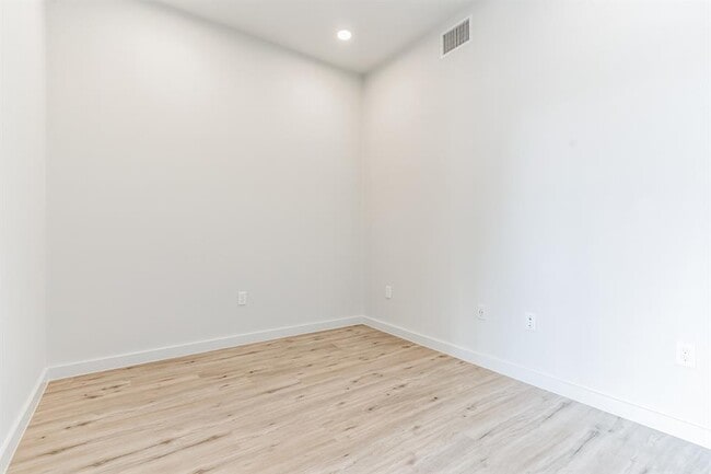 Building Photo - 4004 Banister Ln