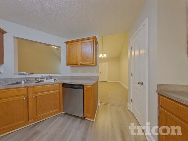 Foto del edificio - 214 Raleigh Way