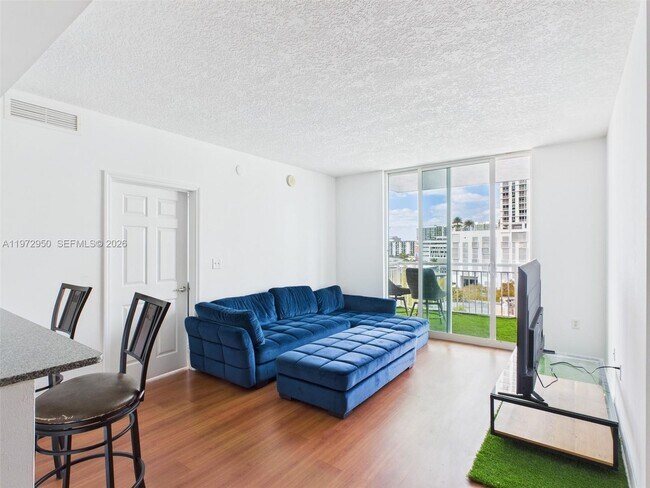 Foto del edificio - 275 NE 18th St