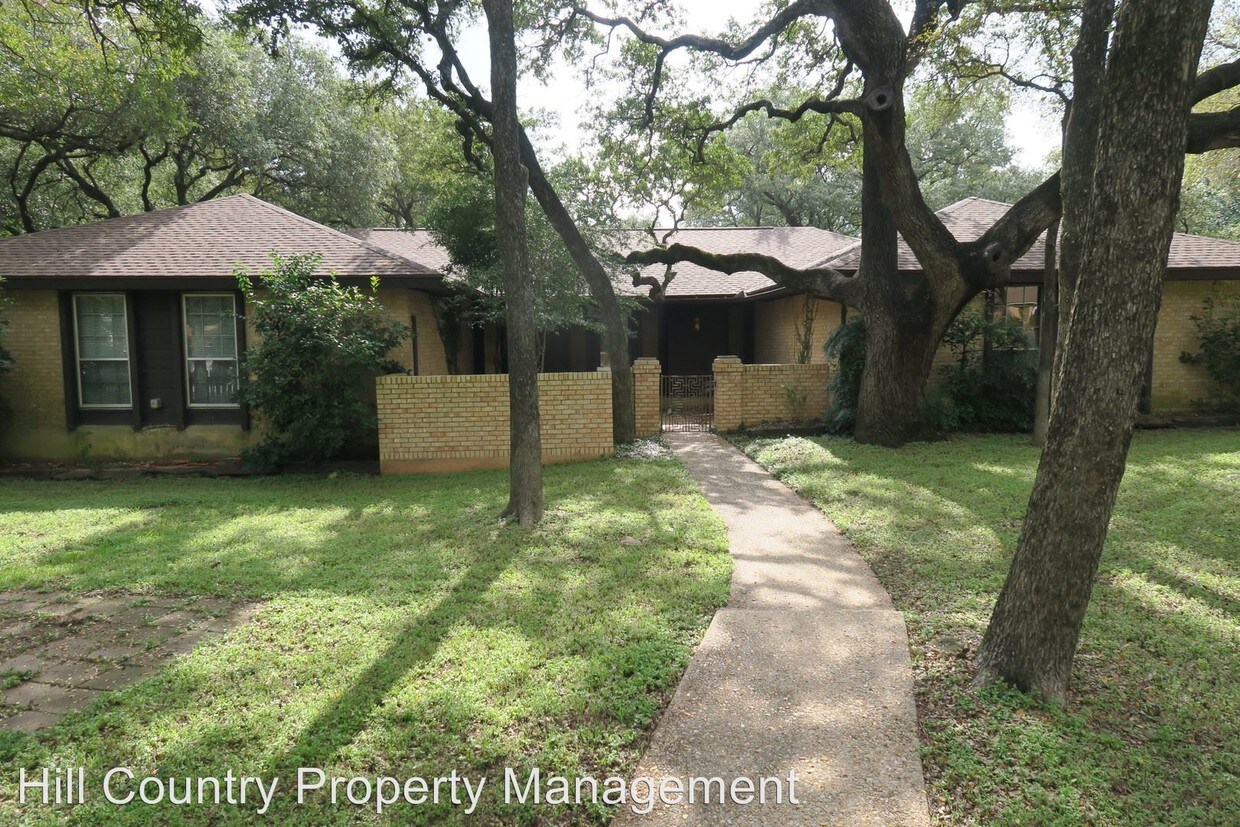 Primary Photo - 4 br, 2 bath House - 8909 Roxborough Street