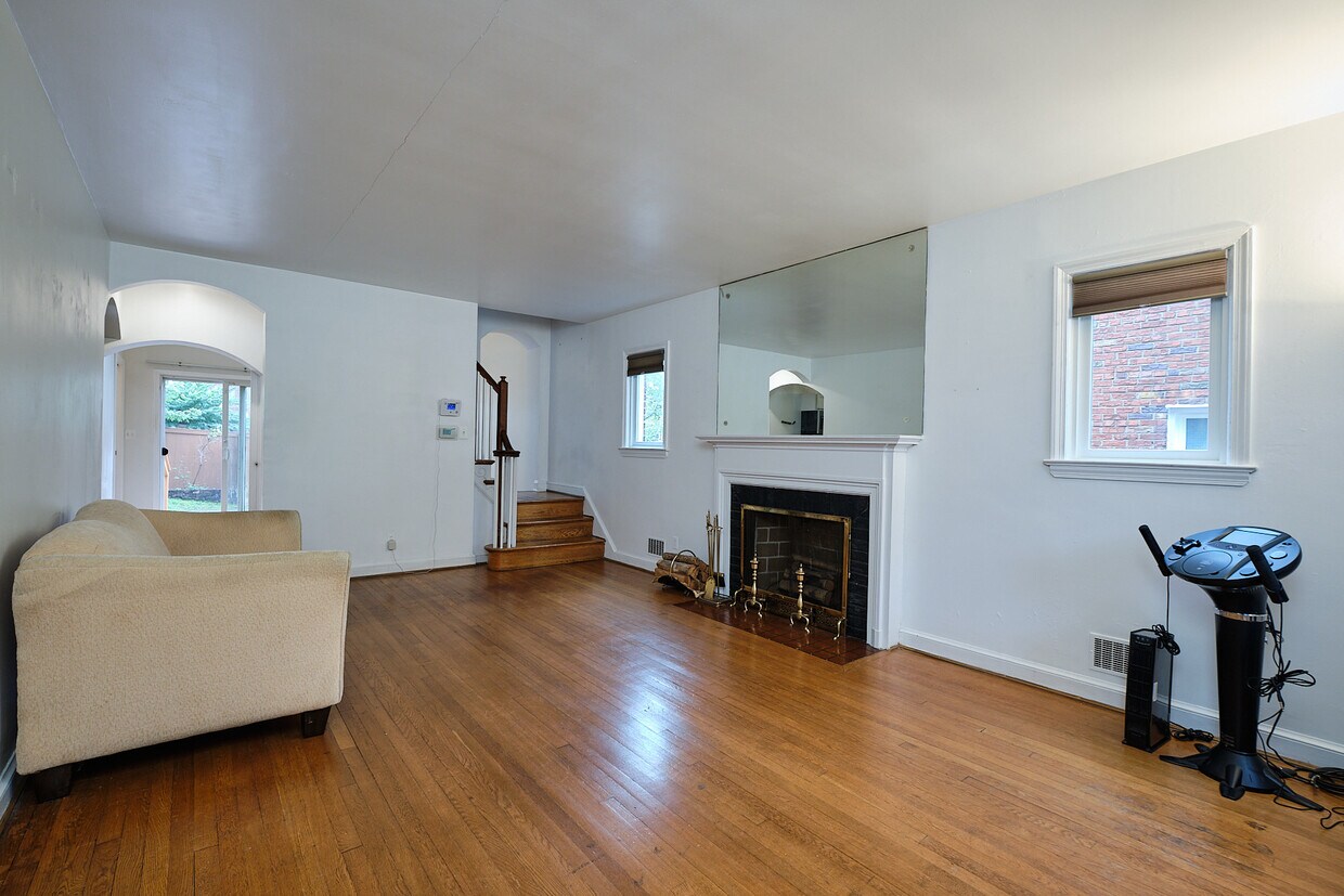Primary Photo - 1346 Tewkesbury Pl NW