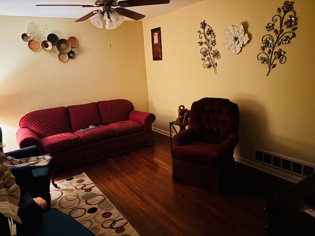 Foto del edificio - 3401casa Sandy Woods Ln