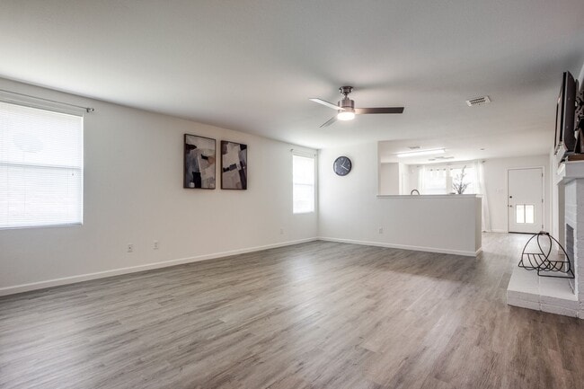 Building Photo - 12685 Drexel St