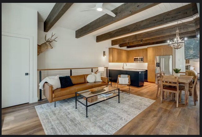 Building Photo - 136 Juanita Dr