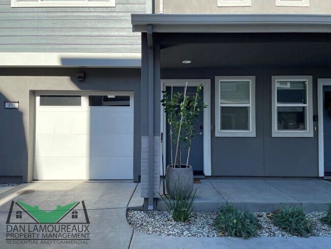 Building Photo - 3 br, 2.5 bath House - 455 3rd St