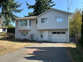 Building Photo - 488 Bruce Ave