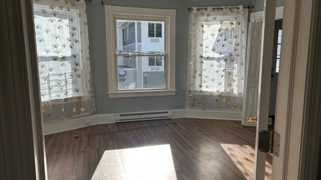 Building Photo - 20 Myrtle Ave