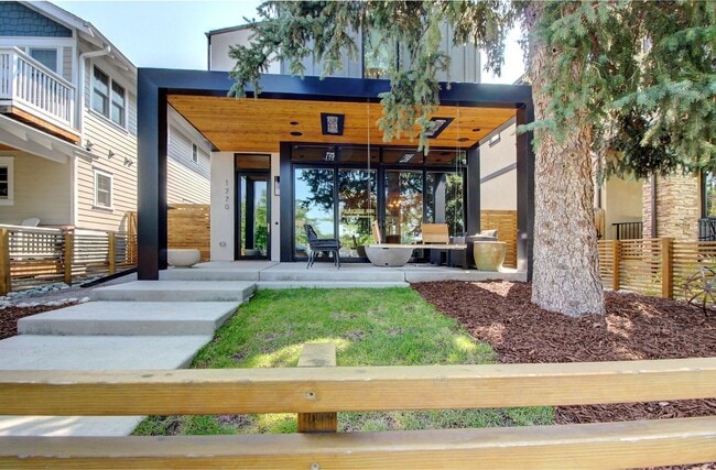 Luxury Living in the heart of Platte Park, 5bds, 4bas - Custom Finishes around every corner - Luxury Living in the heart of Platte Park, 5bds, 4bas - Custom Finishes around every corner House