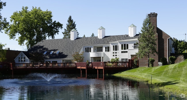 Building Photo - ReNew Woodland Ranch South