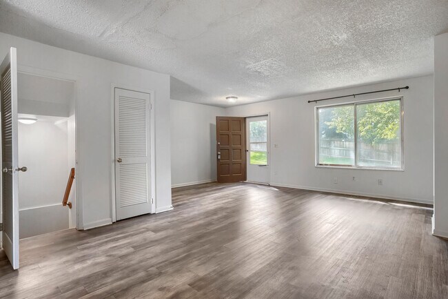 Foto del edificio - 14711 W Ellsworth Ave