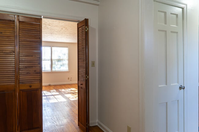 The Bungalow - Dining - Hillcrest Village Apartments