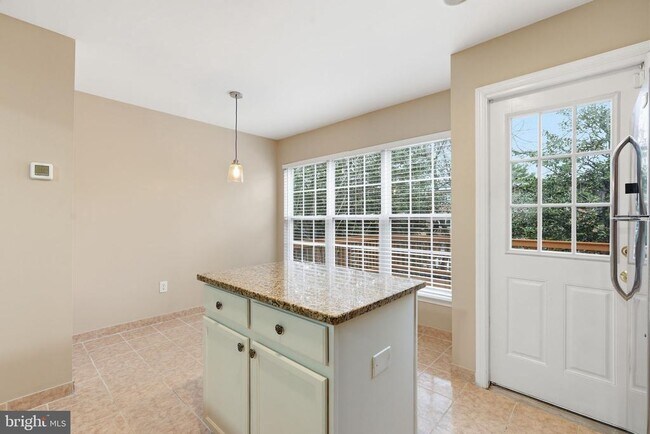 Building Photo - 8074 Sebon Dr