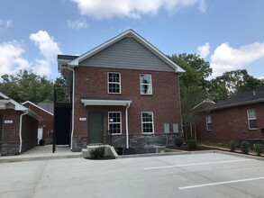 Building Photo - 517 Crestland Ave