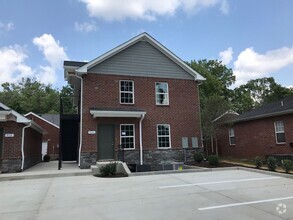 Building Photo - 517 Crestland Ave
