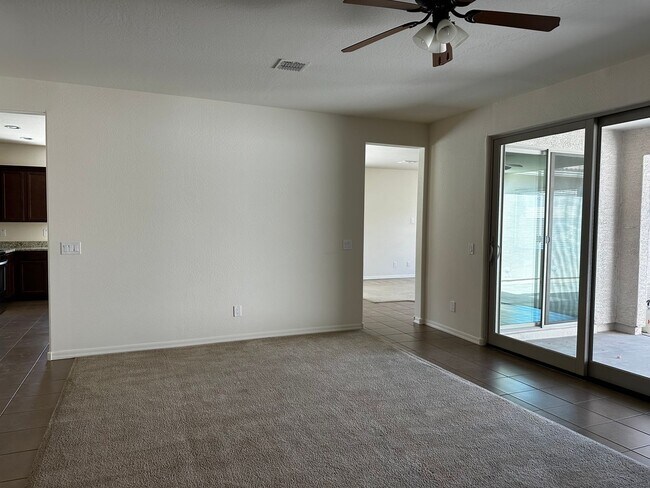 Foto del edificio - 4 BD + DEN IN CORTESSA IN WADDELL