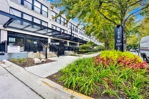 Foto principal - 1070 W 15th St