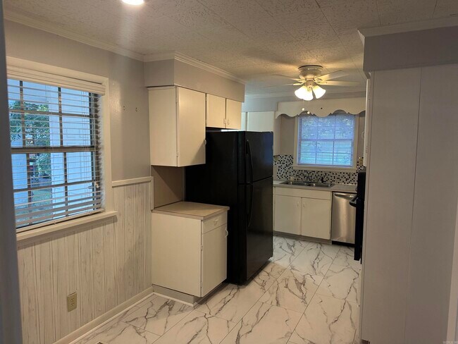 Foto del edificio - 6719 Brentwood Rd