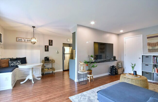 Building Photo - 5739 129th Street 2C
