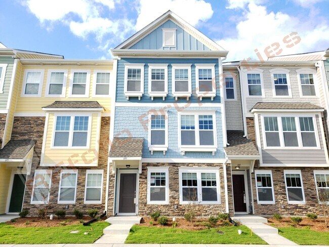 Building Photo - Beautiful Luxury 3 Story 3 Bedroom Townhome with 1st Floor Guest Suite, Attached 2 Car Garage, Co...