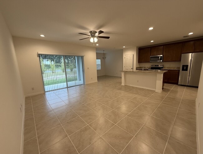 Foto del edificio - 215 Glass Onion Dr