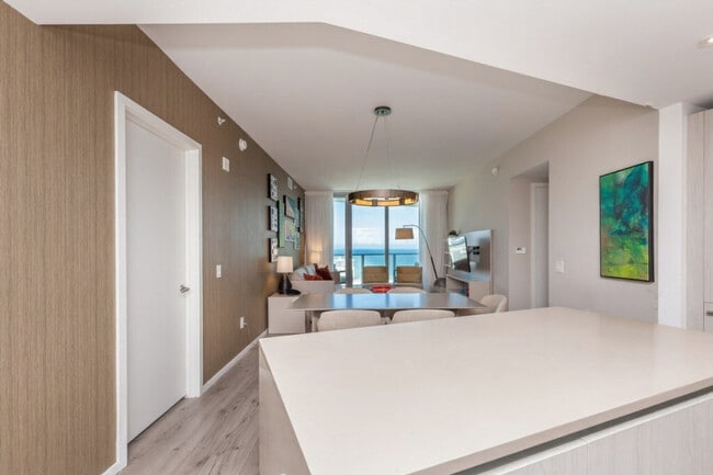 Foto del edificio - 4011 S Ocean Dr