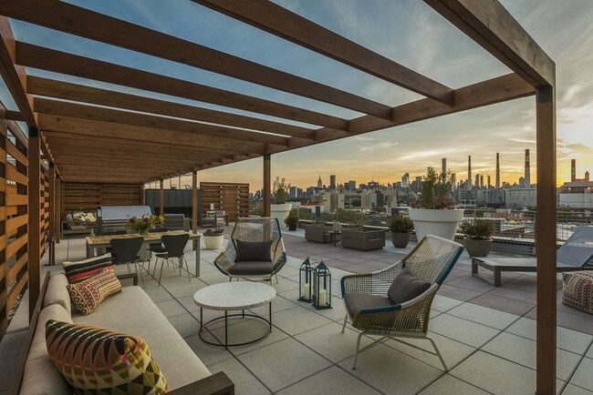 Foto del edificio - 3710 Crescent St