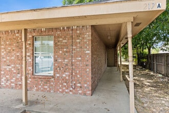 Building Photo - 217 E Craven Ave