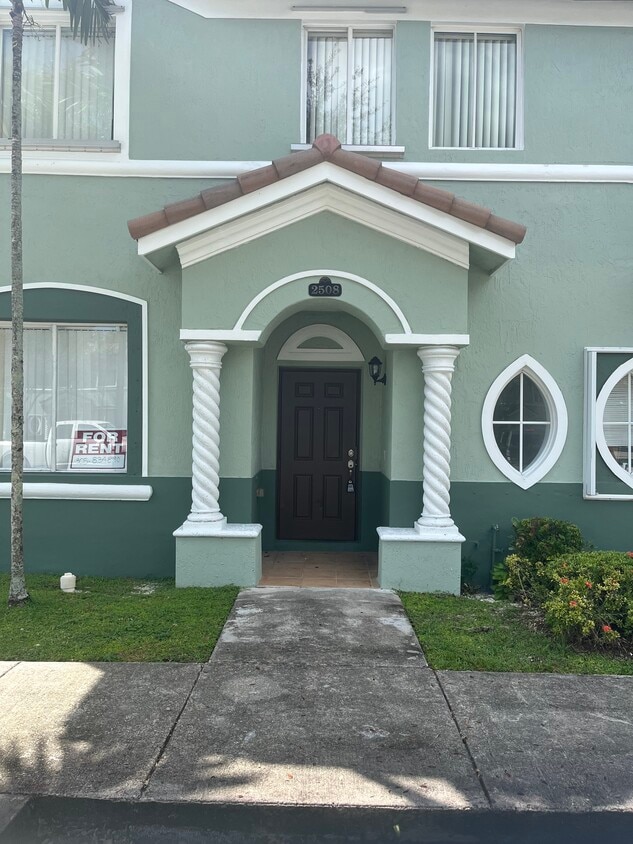Primary Photo - 2505 SE 14th Ave
