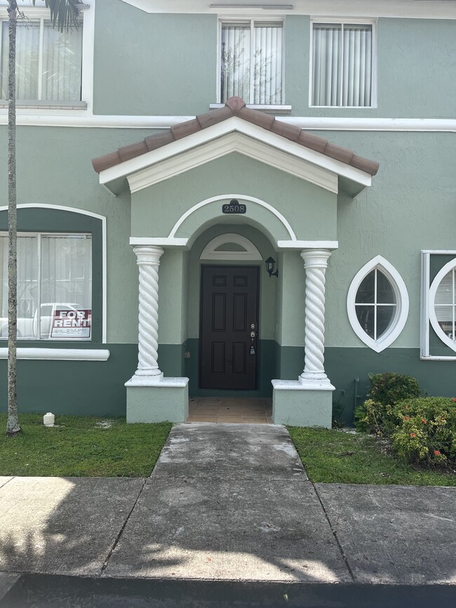 Building Photo - 2505 SE 14th Ave