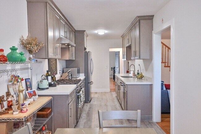 Building Photo - Spacious 3BR/2 Full Bath House in Oakland ...