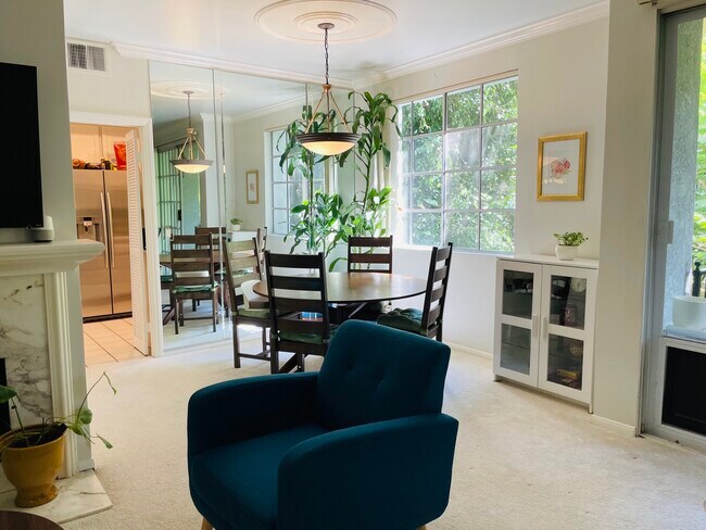 Comedor - 1375 Kelton Ave