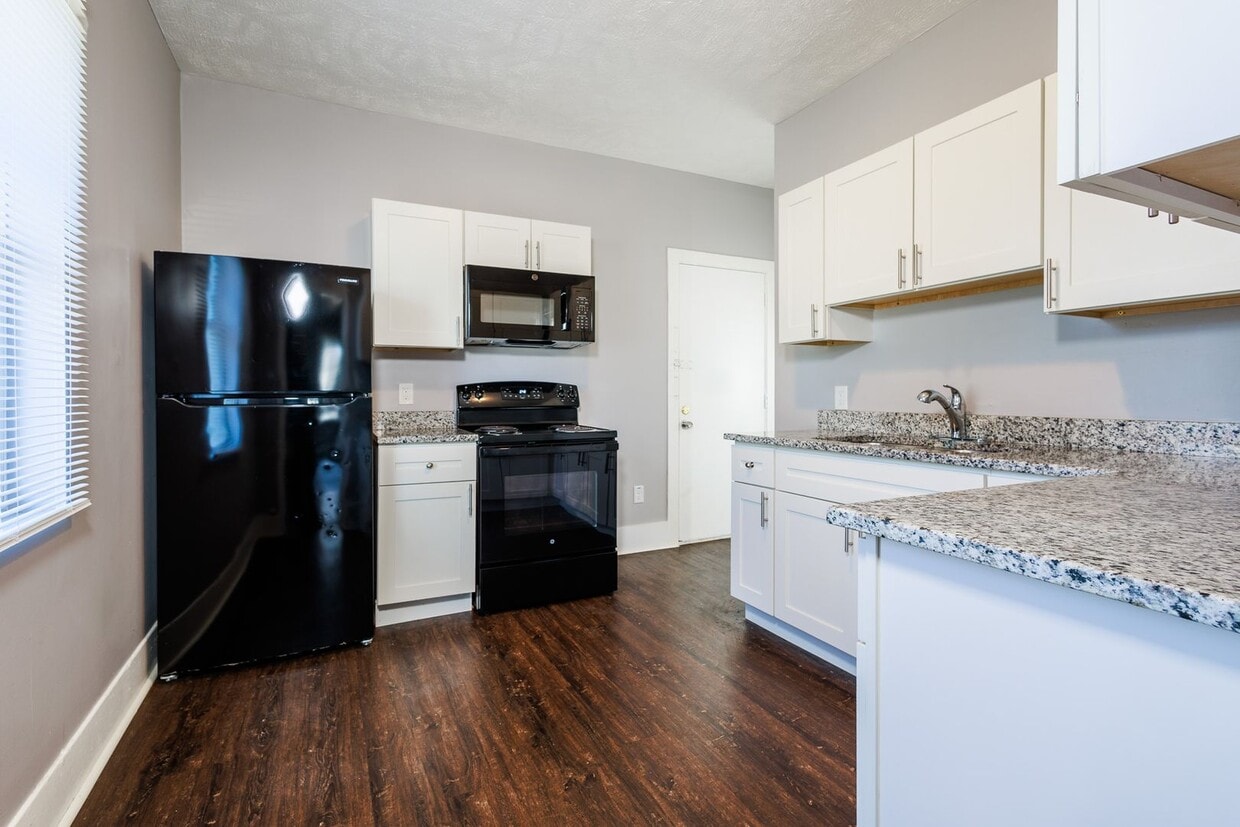 Spacious and Inviting 3 Bed 2 Bath House! - Spacious and Inviting 3 Bed 2 Bath House!